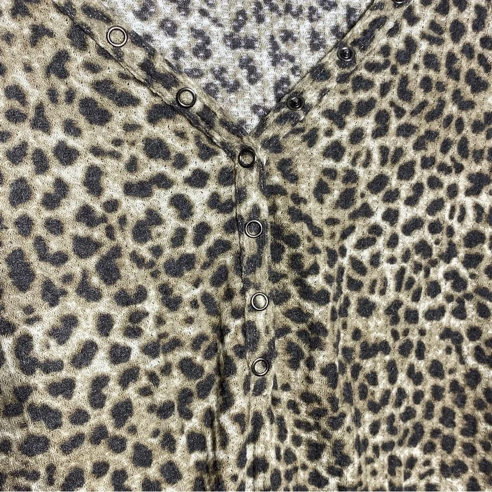 Torrid Thermal Henley Top Leopard Animal Waffle Womens Plus Size L V-Neck Casual
